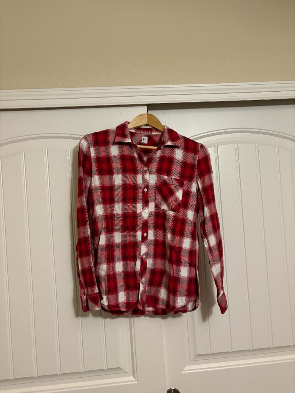GAP Drapey Plaid Flannel Shirt Medium Red White Button Front Collared Cotton